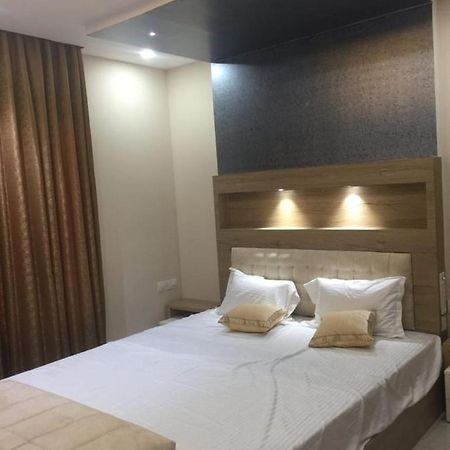 Ferienwohnung Rose Garden Dhaka Exterior foto